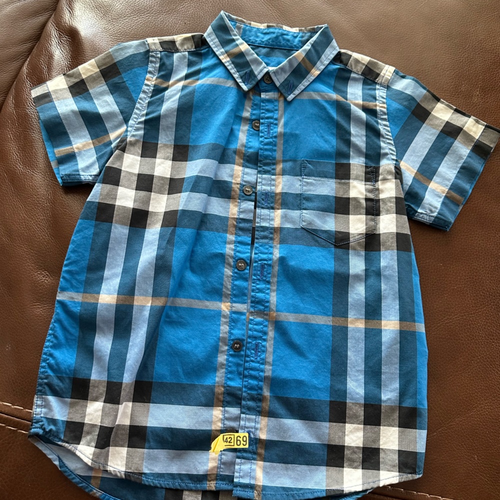 Boy Burberry shirt size 6y worn one time
